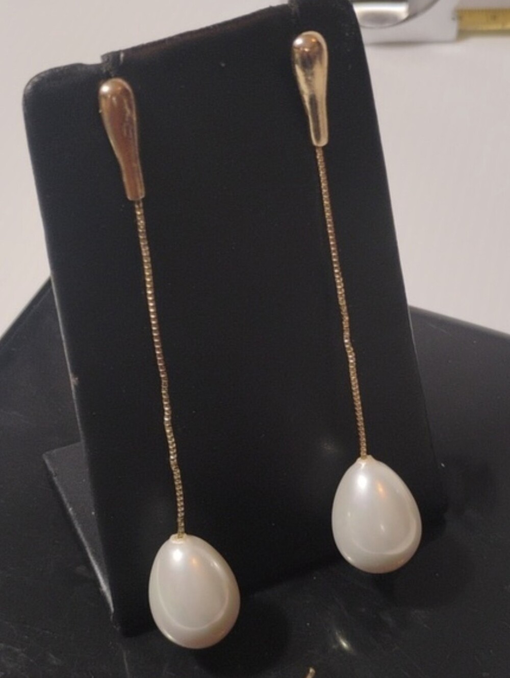 Elegant Gold Drop Pearl Threader Earrings - White Pearlescent